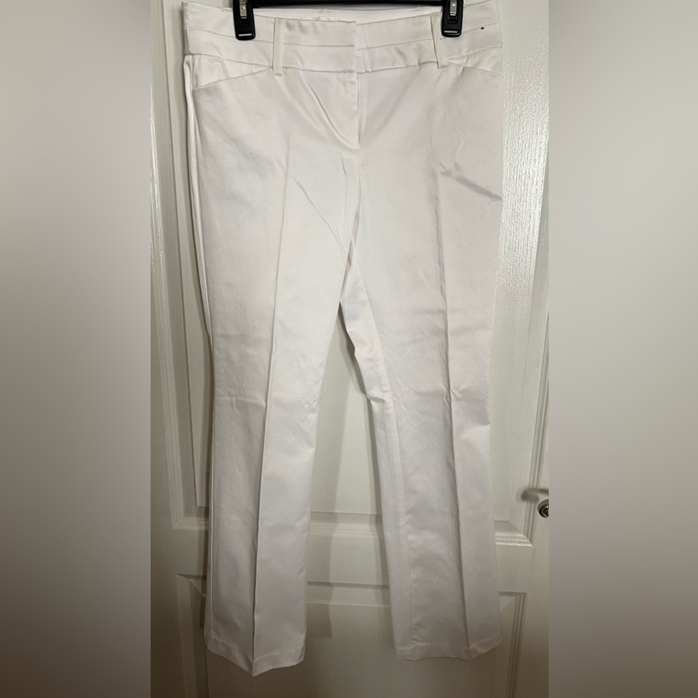 NY&Co 7th Avenue Design Studio White Pants in Sz. 8.. NWT.. never been worn..